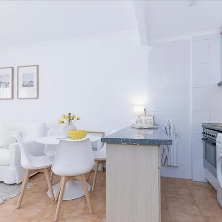 1-bedroom For Rent In En Frutales * Торевьиа