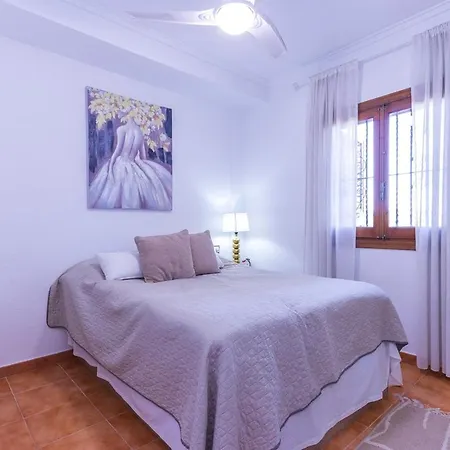 1-bedroom For Rent In En Frutales Апартаменты Торевьиа